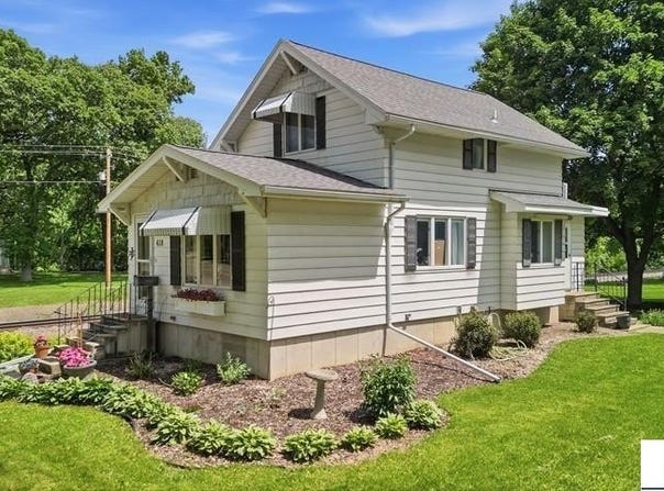 618 N Main Street, Blue Earth, MN 56013