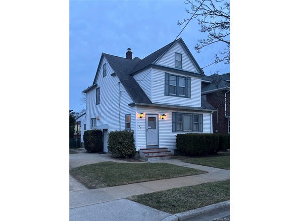 22 Sylvan Place, Valley Stream, NY 11581