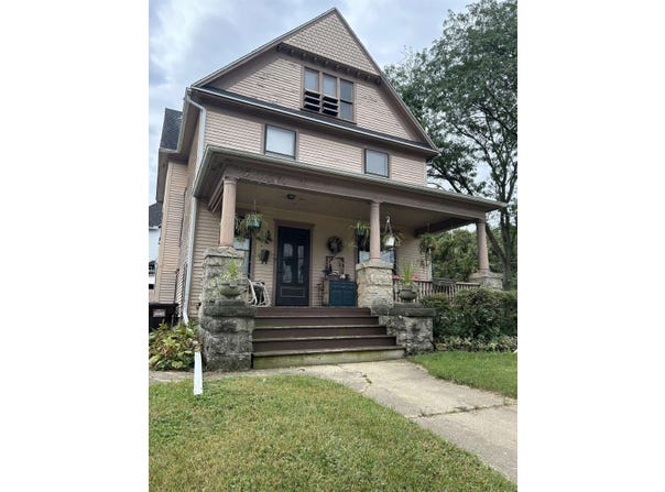 203 E Jefferson Street, FREEPORT, IL 61032