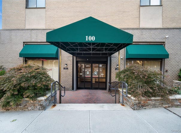 100 E Hartsdale Avenue, Hartsdale, NY 10530