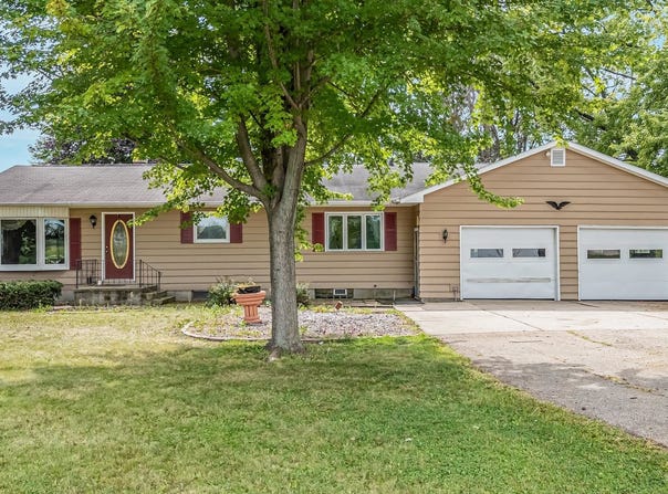 7293 COUNTY RD II, LARSEN, WI 54947