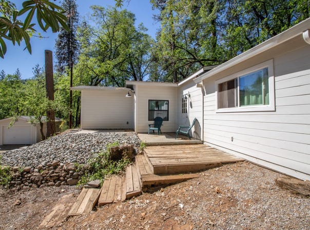 19692 Shasta Drive, Lakehead, CA 96051