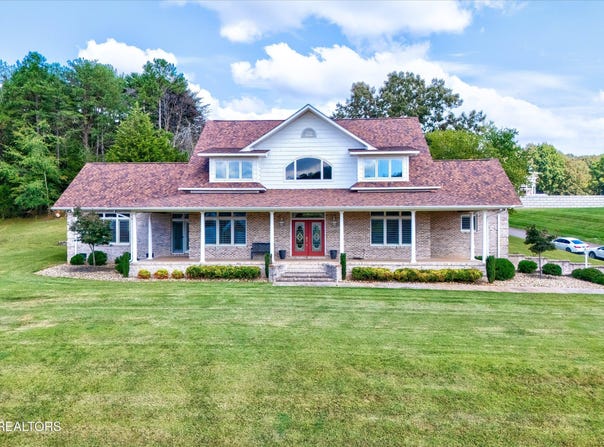 225 Rivers Edge Drive, Loudon, TN 37774