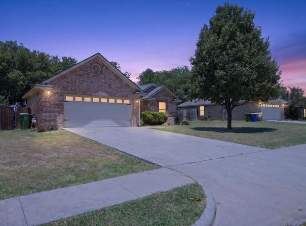 127 N Point Drive, Krum, TX 76249