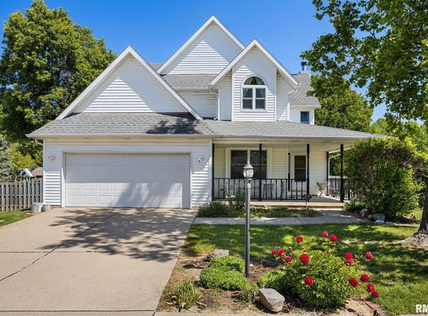 200 LEXINGTON Drive, Washington, IL 61571