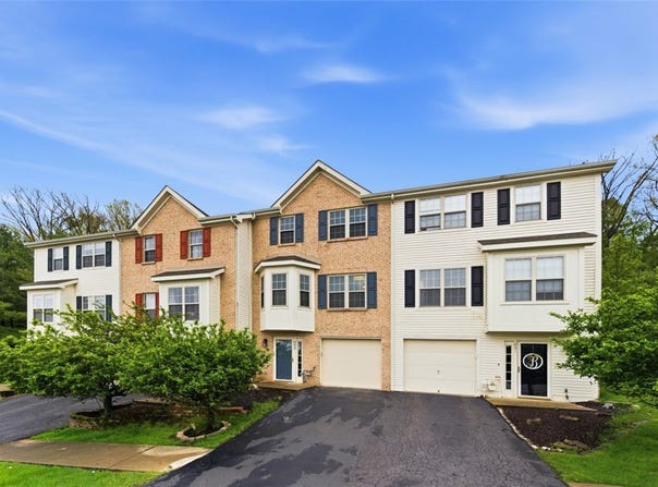 229 Hillvue Dr, Mars, PA 16046