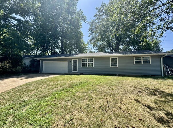 2908 W Scott Street, Springfield, MO 65802