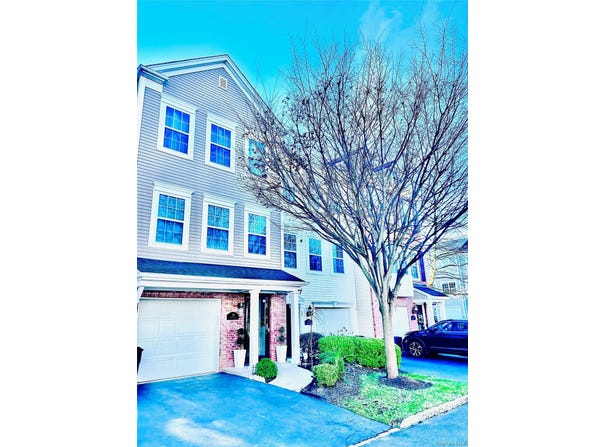 58 Rialto Way, Patchogue, NY 11772
