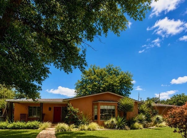 815 N Plateau St, Marfa, TX 79843