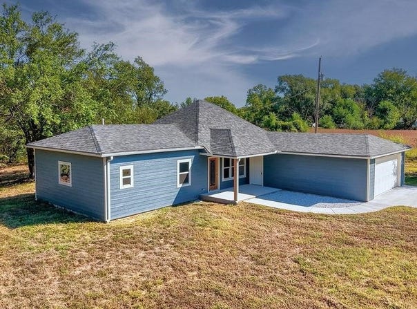 2118 W Radio Ln, Arkansas City, KS 67005