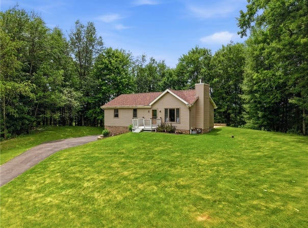 2956 Acre Rd, New Castle, PA 16101