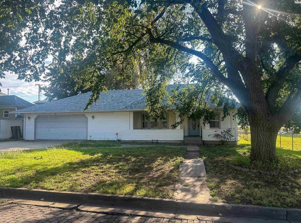 808 S Jackson St, Pratt, KS 67124