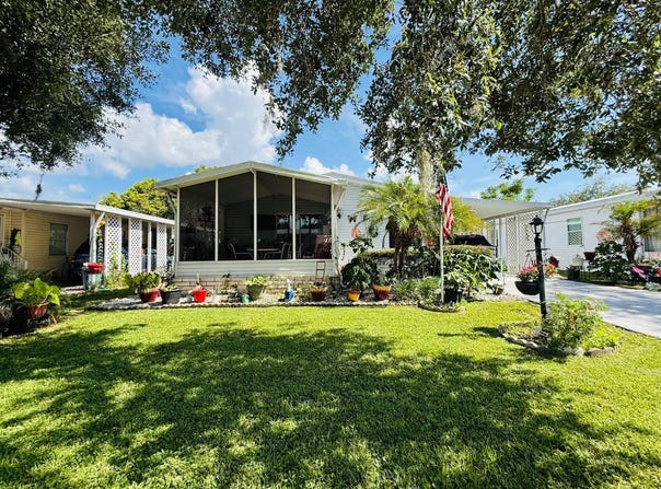 3405 Whistle Stop Lane, Valrico, FL 33594