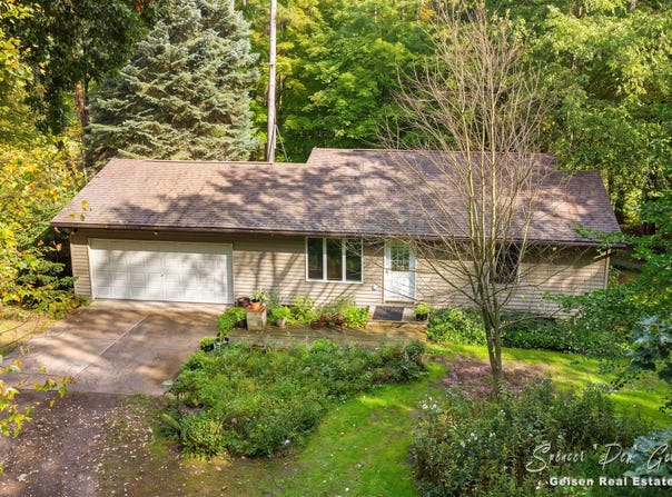 5236 N Whites Bridge Road, Belding, MI 48809