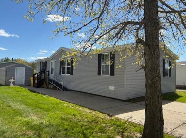 33444 Gladiola Ct, New Haven, MI 48048