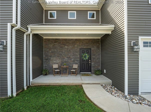 16 Residence Drive, Winfield, WV 25213