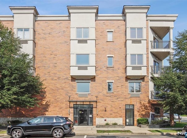 93 palisade, Cliffside Park, NJ 07010