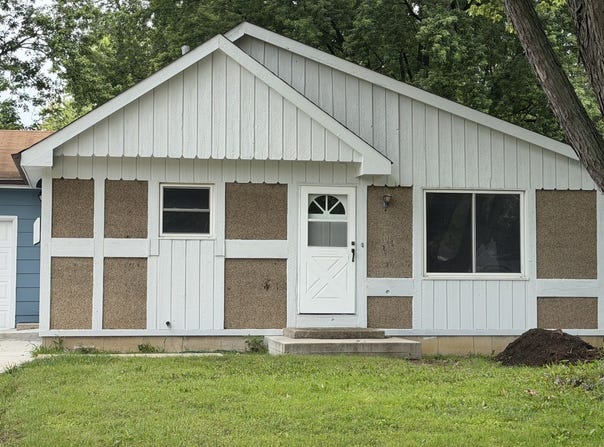1900 Longmeadow Drive, Lindenhurst, IL 60046