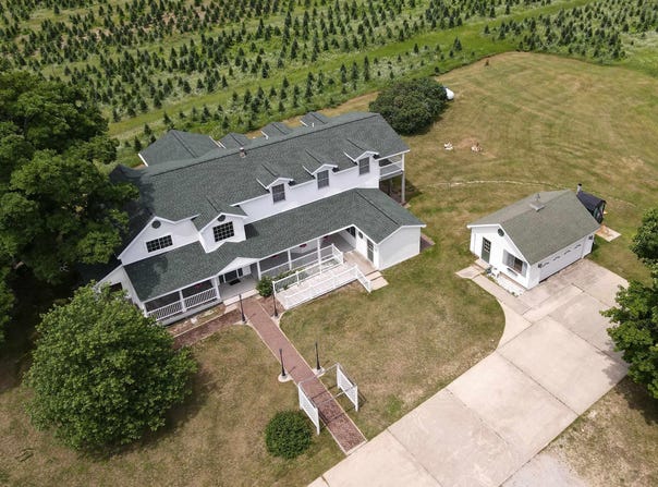 6401 E M-113, KINGSLEY, MI 49649