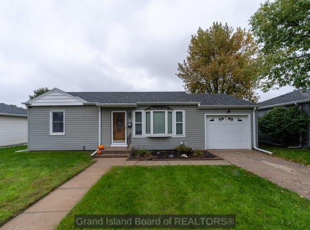110 E 18th St., Grand Island, NE 68801