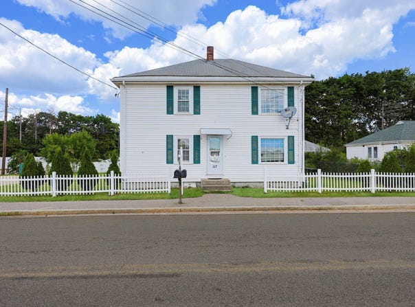 117 Bacon St, Attleboro, MA 02703