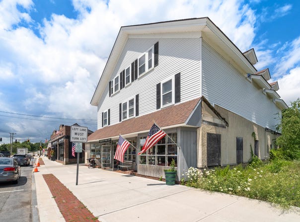 61 Main Street, Buzzards Bay, MA 02532