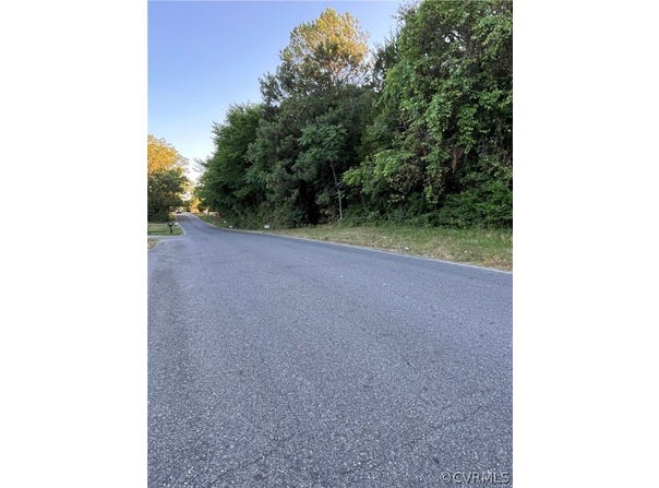 4030 Oakleys Lane, Richmond, VA 23223