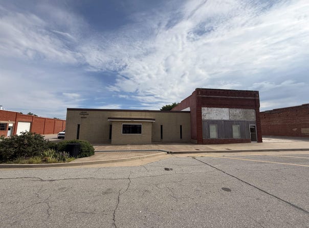 120 E Main St, Watonga, OK 73772