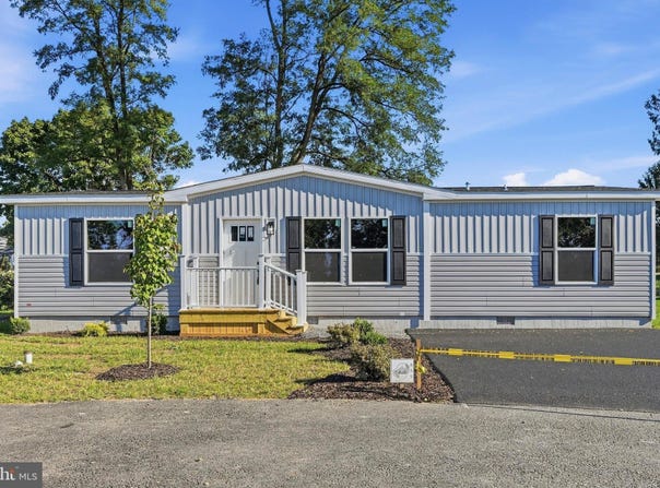 859 LOIS Lane, LEBANON, PA 17046