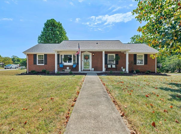 2200 Gloria Dr, Salem, VA 24153