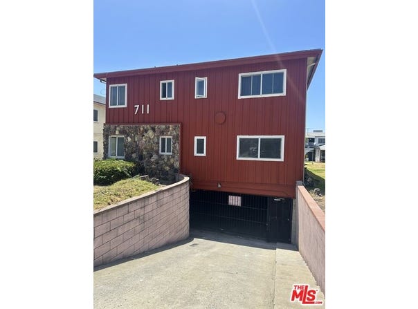 711 Larch St, Inglewood, CA 90301