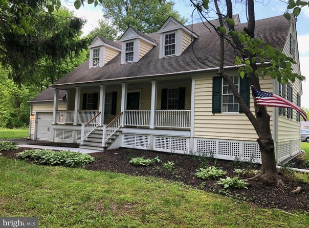 212 APPLE Street, LEVITTOWN, PA 19057