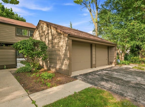 175 N Glengarry Drive, Geneva, IL 60134