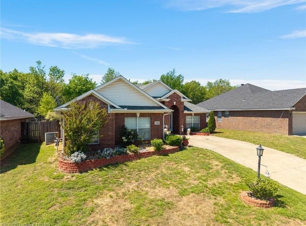 7512 Red Pine DR, Fort Smith, AR 72916