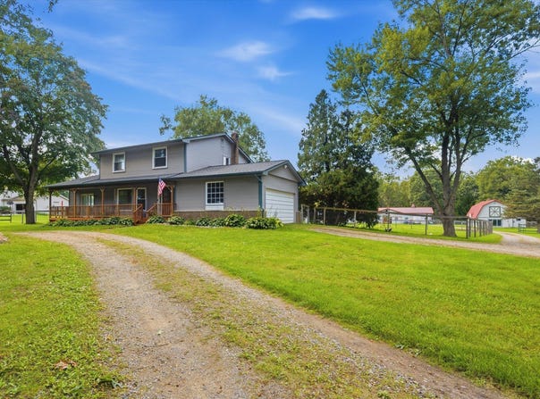9623 Earhart Road, South Lyon, MI 48178
