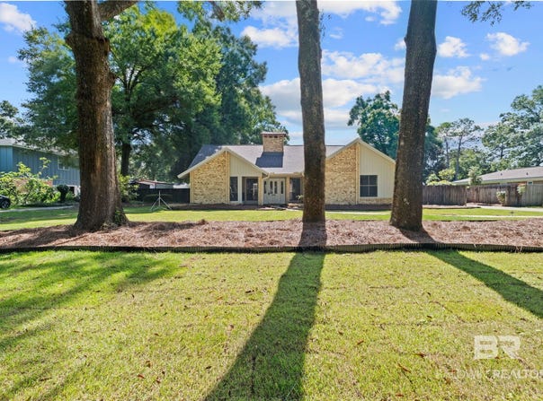 562 N Vaughn Drive, Satsuma, AL 36572