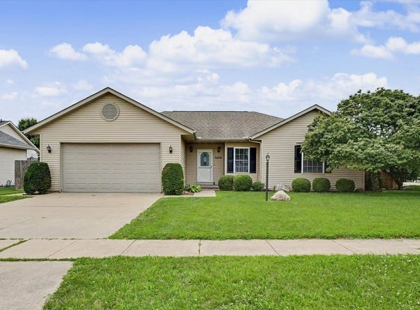 1203 EDGEVIEW Drive, Mahomet, IL 61853
