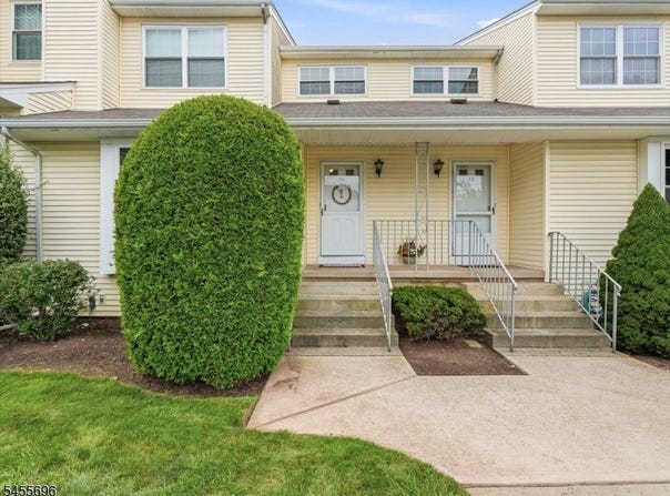 74 Freemont Ct, Franklin Twp., NJ 08873-4708