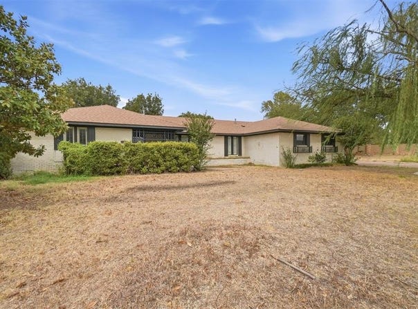 525 Lakeside Drive, Altus, OK 73521