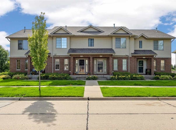 216 Camden Rd, IowaCity, IA 52245