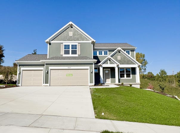 5937 Valley Point Drive SE, Caledonia, MI 49316