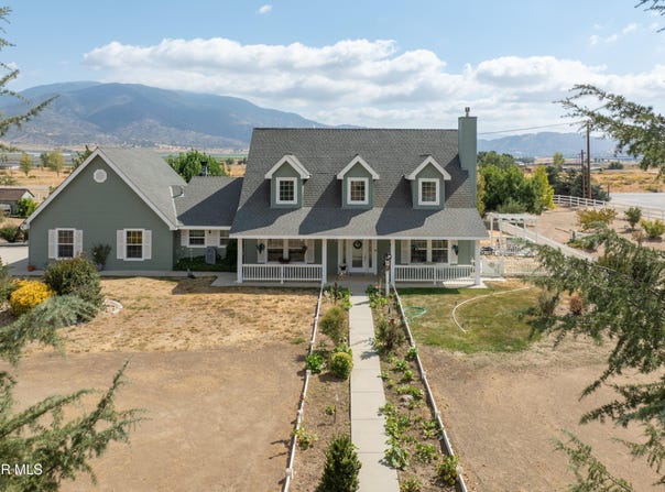 27450 Harness Drive, Tehachapi, CA 93561