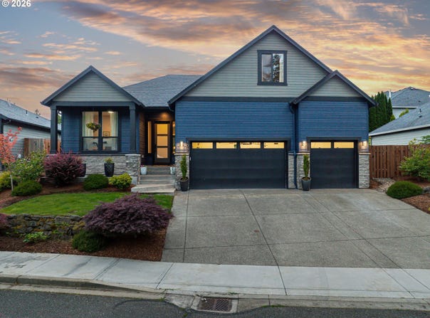 108 W 16TH St, LaCenter, WA 98629