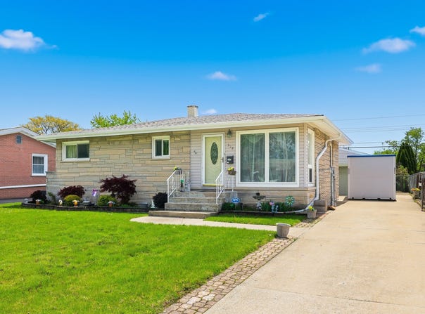 329 E Myrick Avenue, Addison, IL 60101