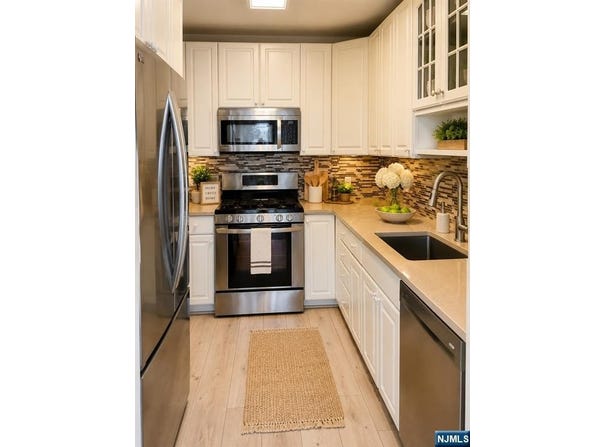 7000 Boulevard E, Guttenberg, NJ 07093