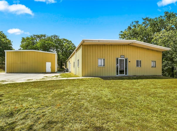 1520 Southeast Parkway, Azle, TX 76020
