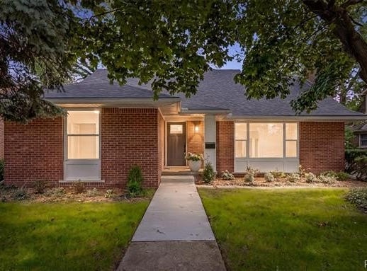 19984 Fairway Drive, Grosse Pointe Woods, MI 48236
