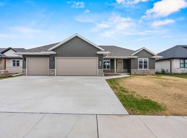 1418 DIVINITY Drive, DE PERE, WI 54115