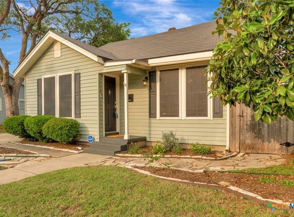 1702 N Vine Street, Victoria, TX 77901