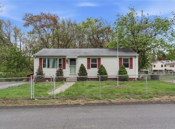 27 Douglas Circle, Smithfield, RI 02828